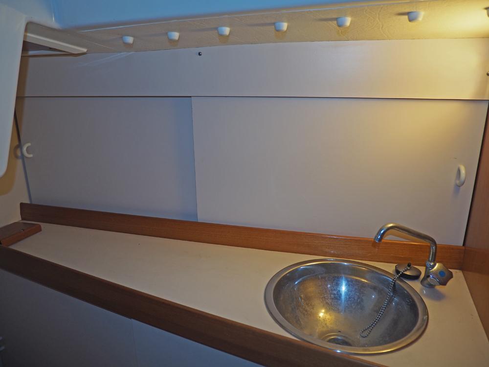 Saloon, Accommodation